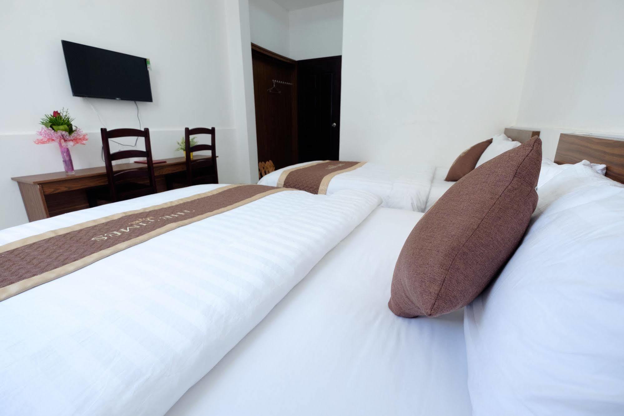 The Times Hotel Hue Exterior foto